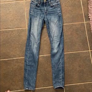 dark/light wash blue american eagle skinny jeans